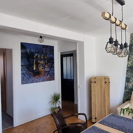 Le Petit Horloge Apartament *