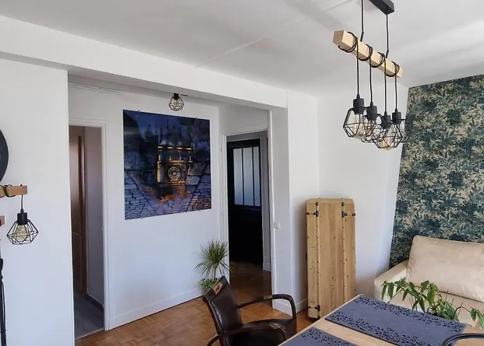 Le Petit Horloge Apartament *