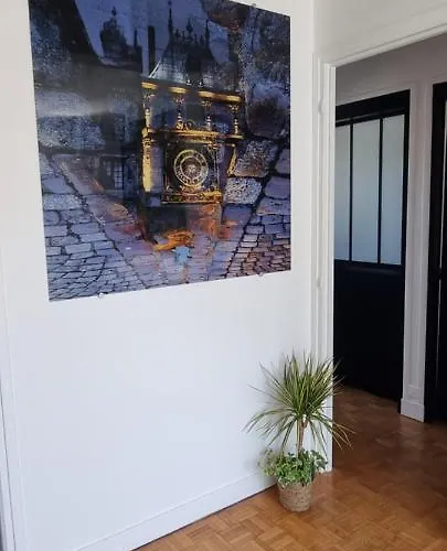 Le Petit Horloge Apartament