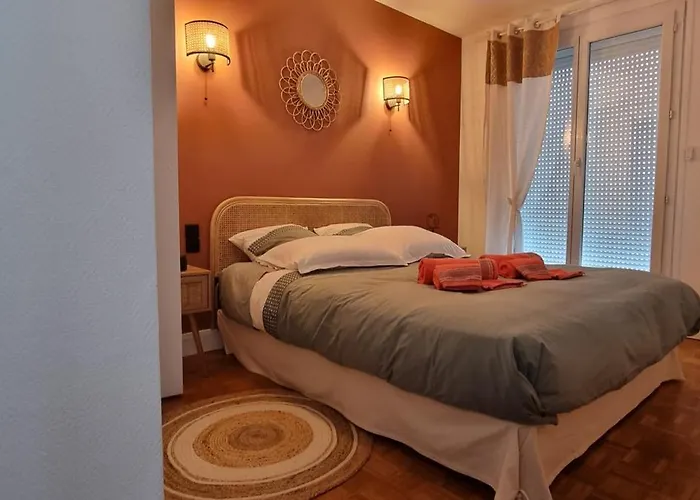 Le Petit Horloge Apartament *
